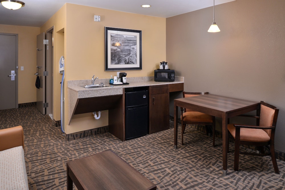 Holiday Inn Express & Suites Page - Lake Powell Area 50/60