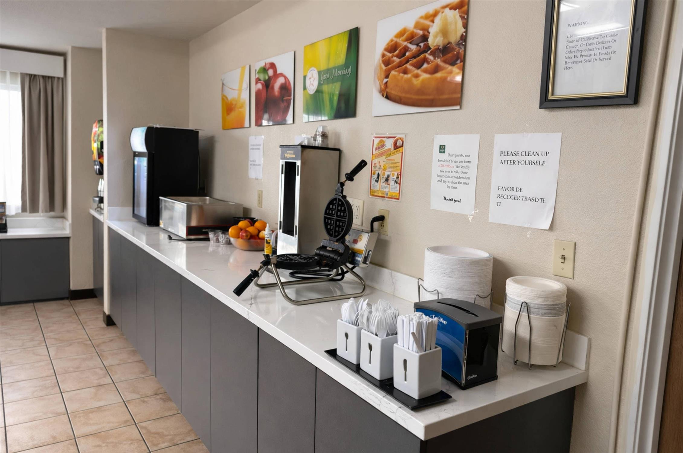 Econo Lodge Inn & Suites Santa Rosa South 8/18