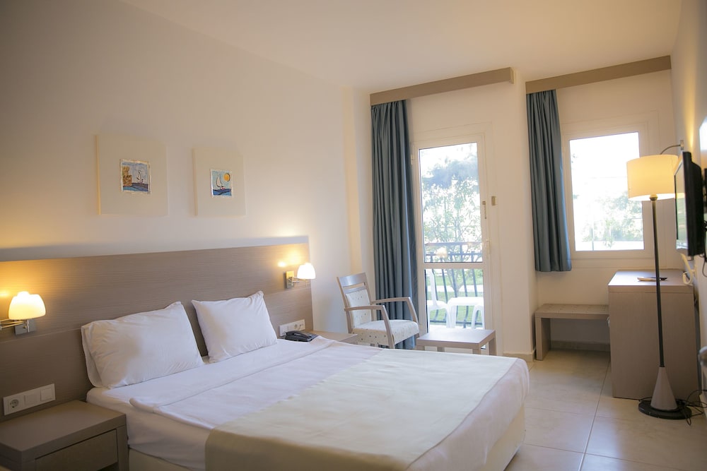 Bodrum Sea Side Beach Club Hotel - All Inclusive 18/72