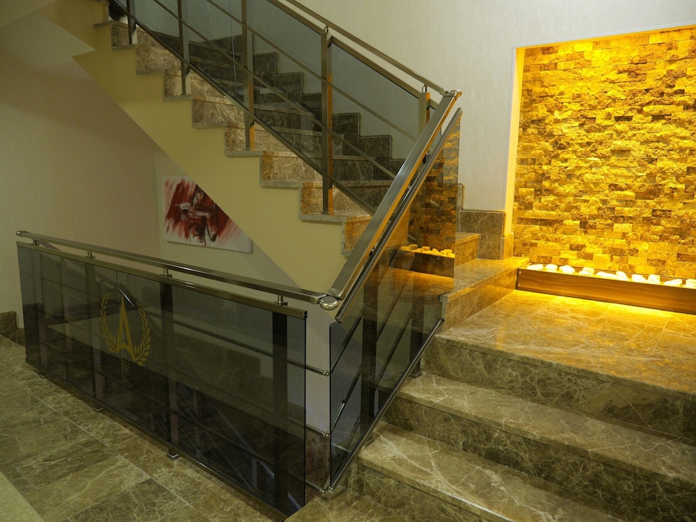 Armin Hotel 8/38