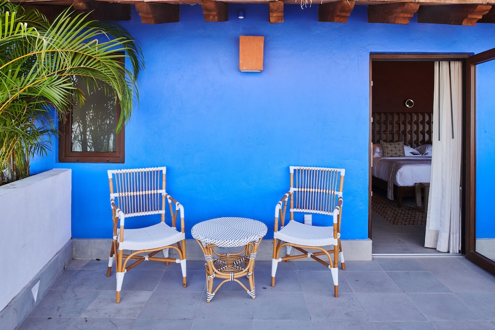 HOTELITO PATIO AZUL 54/75