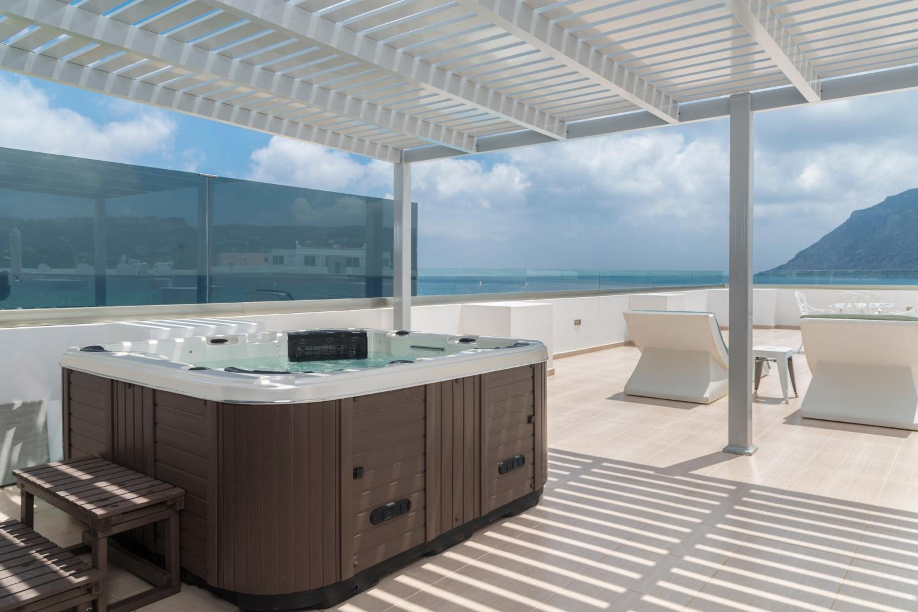 Royal Bay Suites 38/63