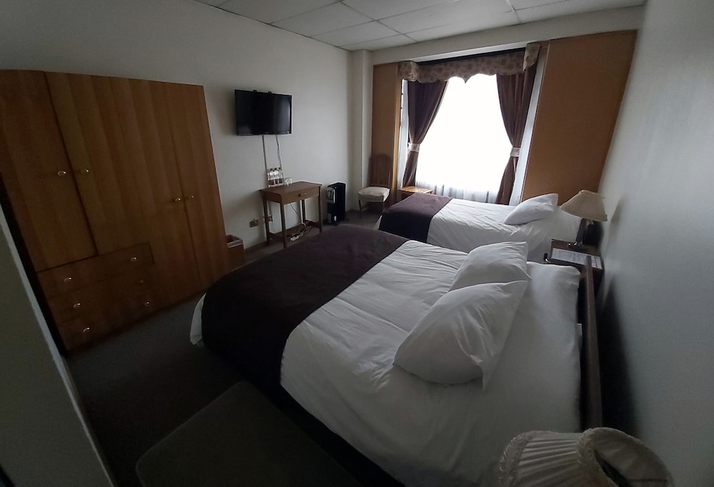 Hotel Esmeralda 11/30