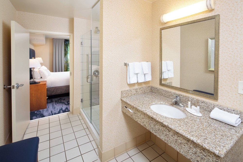 Fairfield Inn & Suites South Boston 68/68