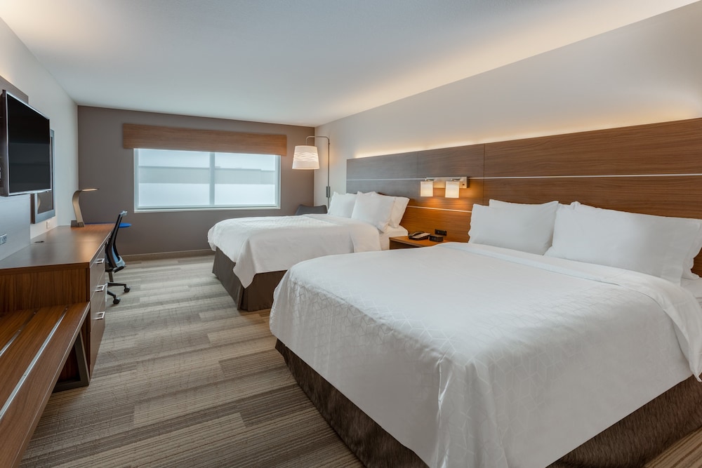 Holiday Inn Express Suites Rice Lake 20/72