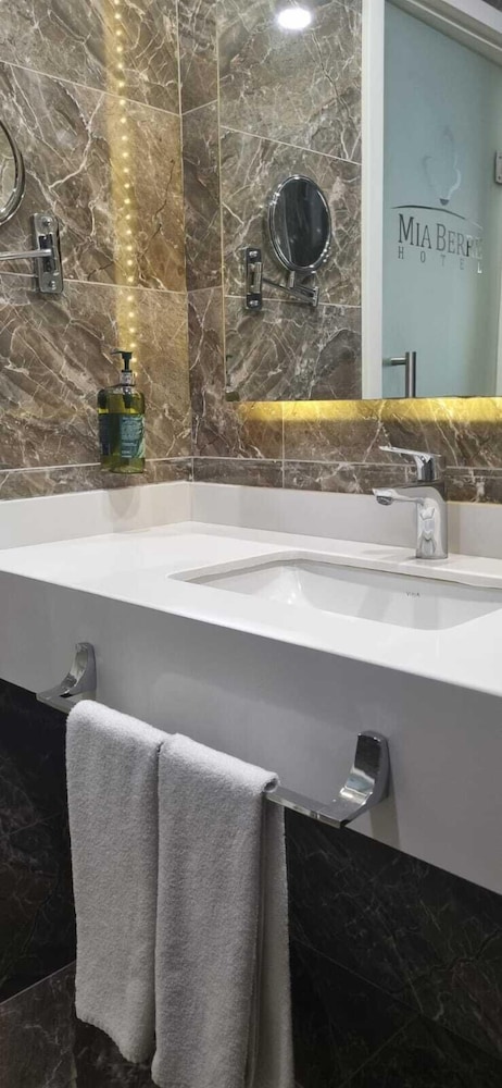 Mia Berre Hotels Istanbul 48/50