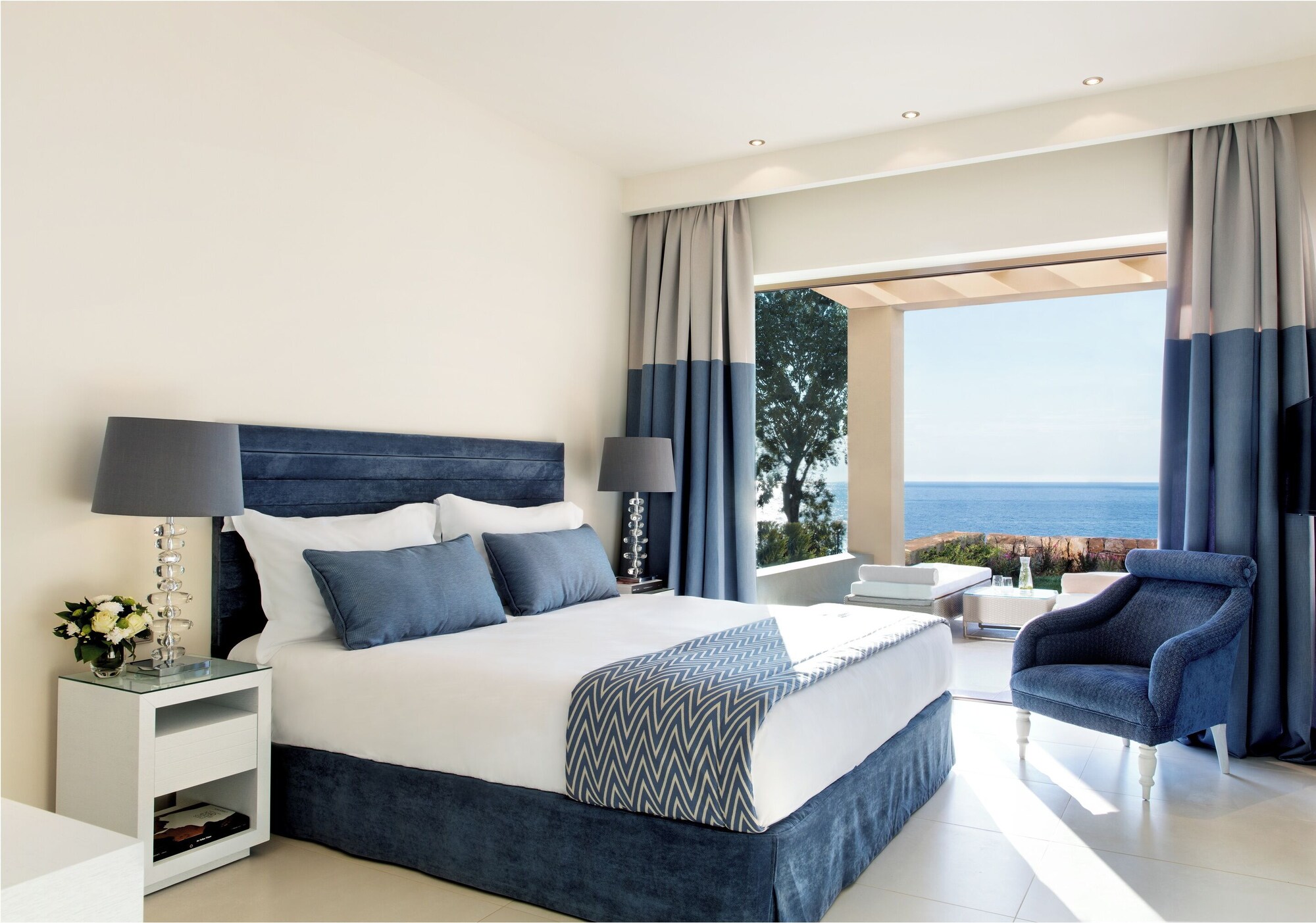 2 BEDROOMS, SUITE, BUNGALOW, PRIVATE GARDEN