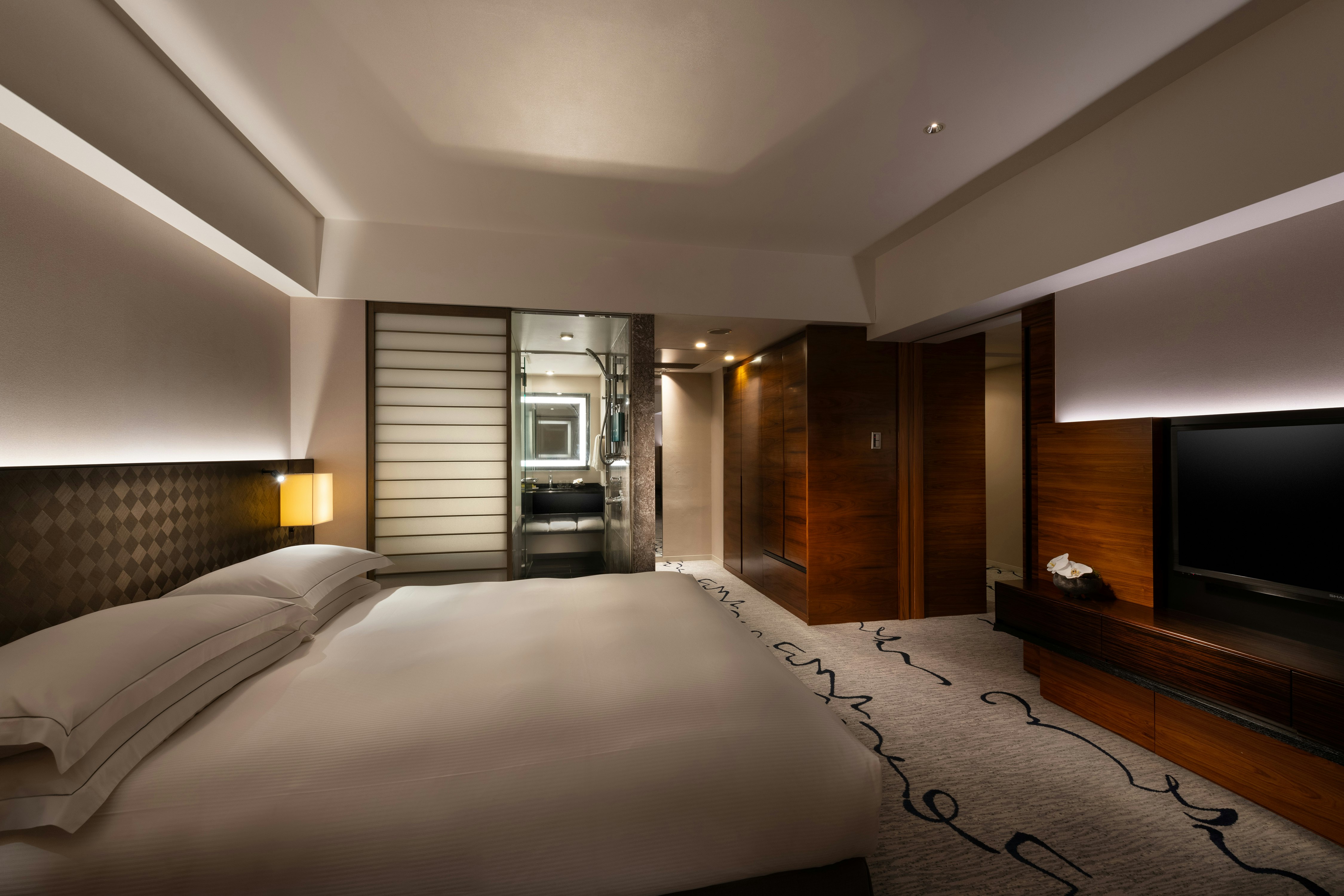 TOWER, EXECUTIVE, SUITE, KING BED