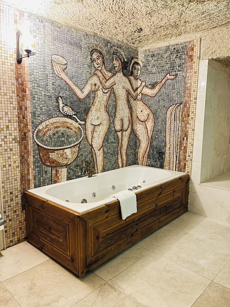 Caftan Cave Suites 8/49