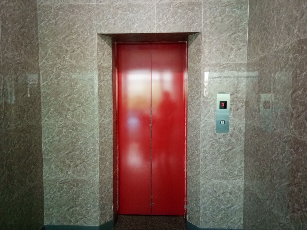 J TWO S Pratunam Hotel 10/19
