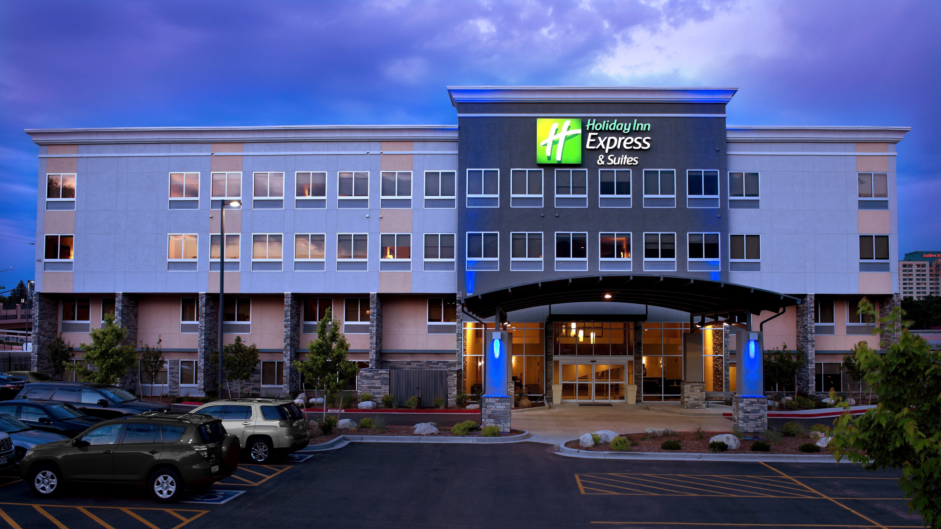 Holiday Inn Express Suites Colorado Springs Central 5/80
