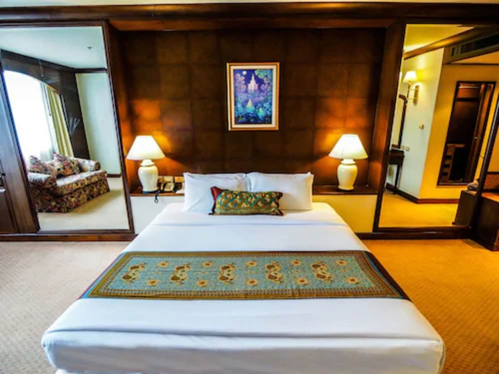 Twin Lotus Hotel 30/68