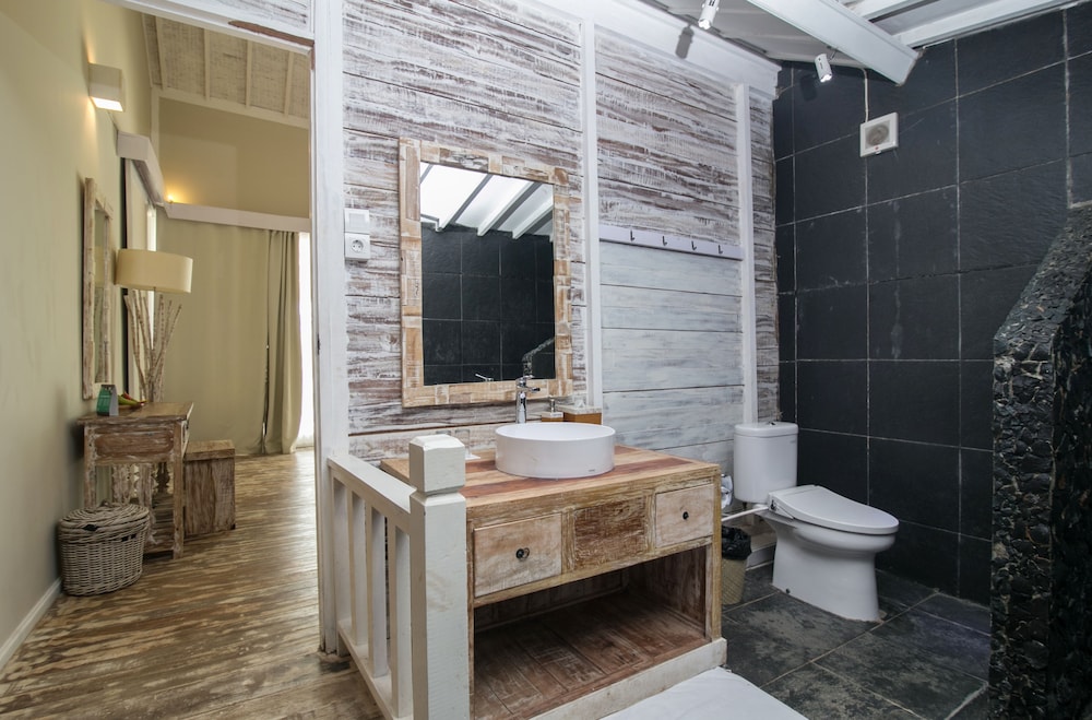 Sudamala Resort Seraya Flores 55/65