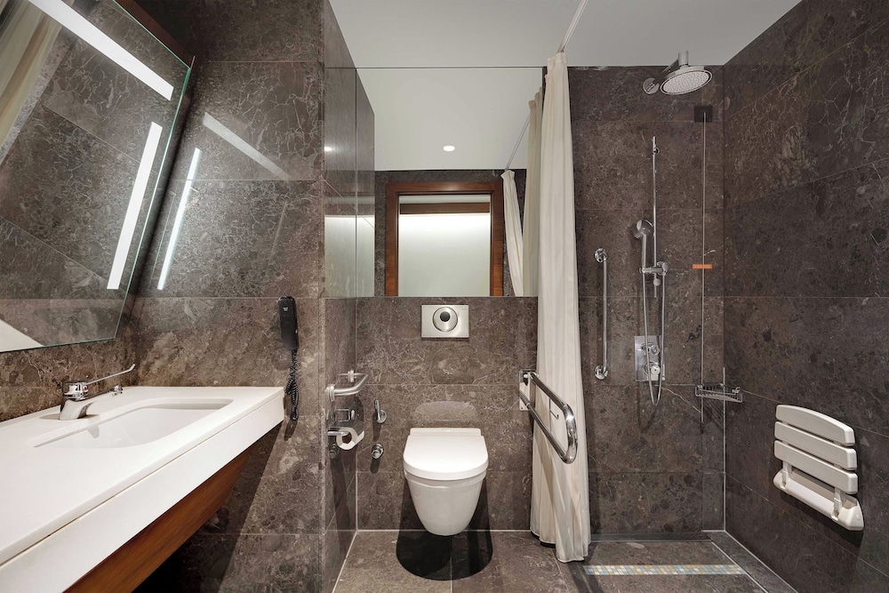 Sheraton Istanbul Atakoy Hotel 76/77