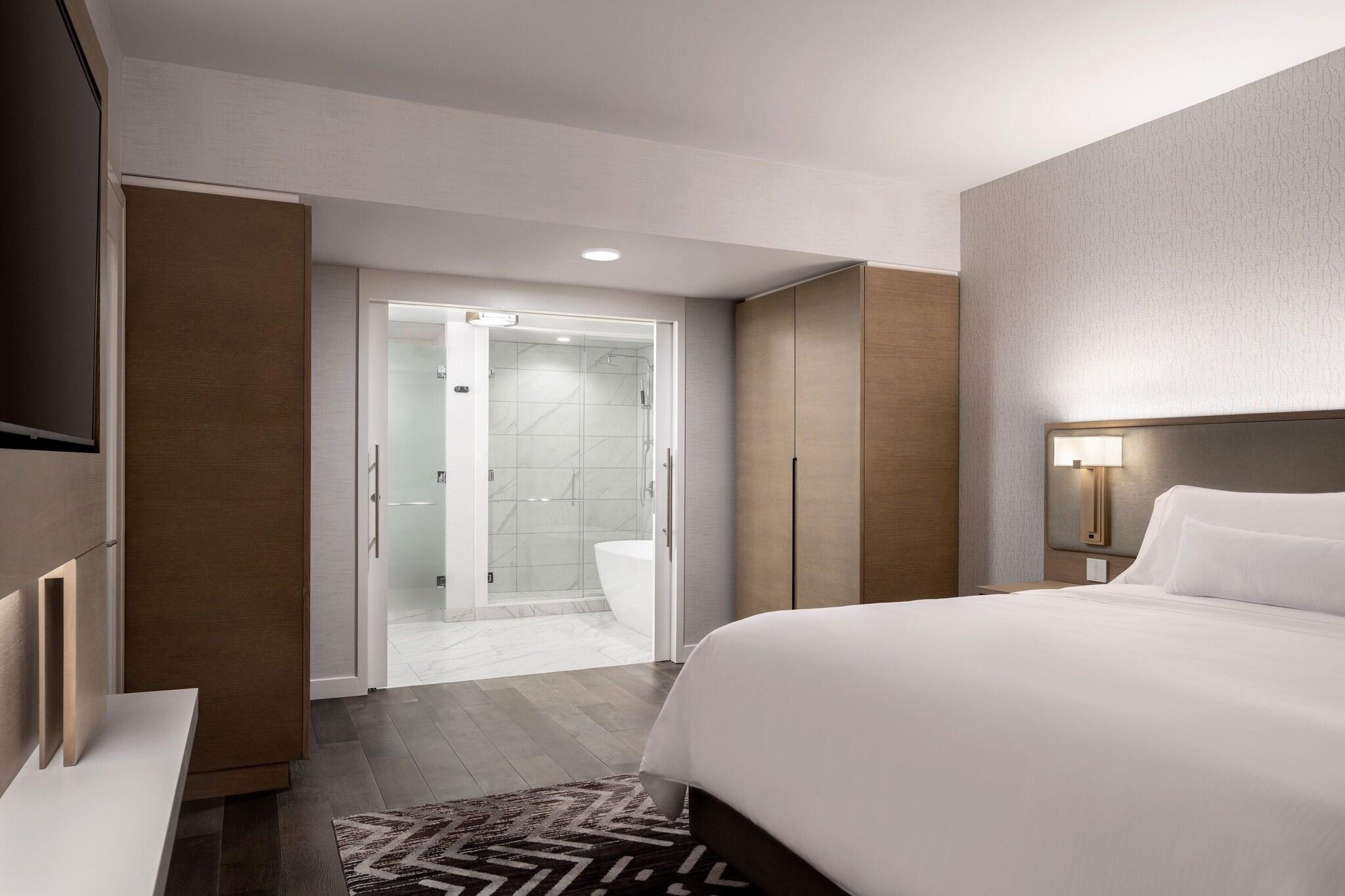 Suite, King Bed