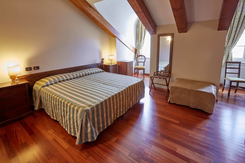 ROOM, TRIPLE