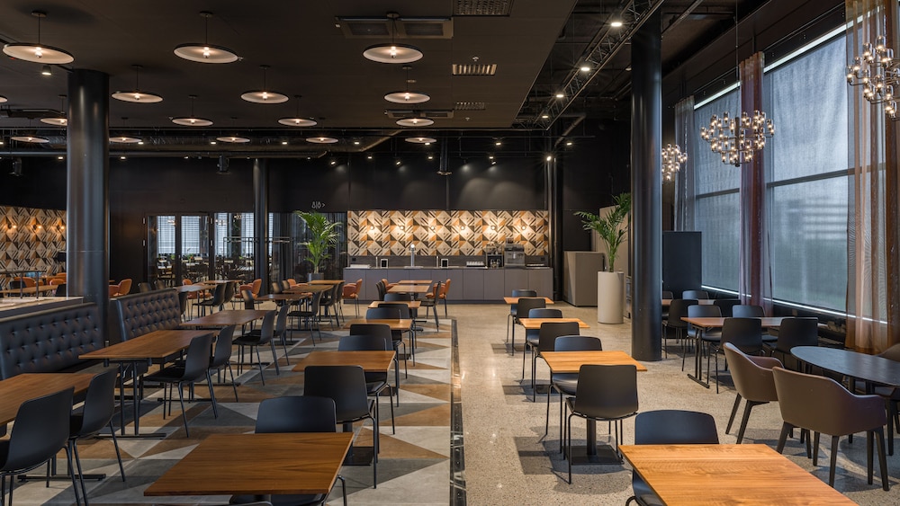 restaurant cafeteria