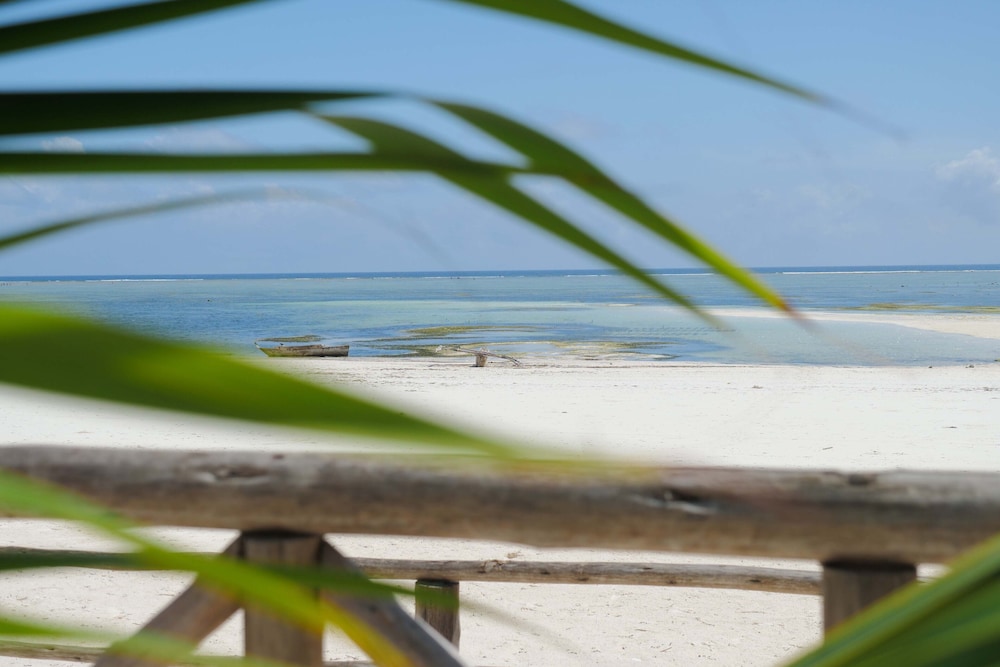 Isla Bonita Zanzibar Beach Resort 44/48