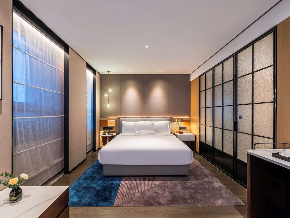 STANDARD, KING BED