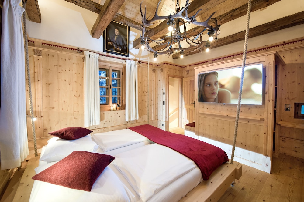 Tower, Suite, King Bed, Sofa