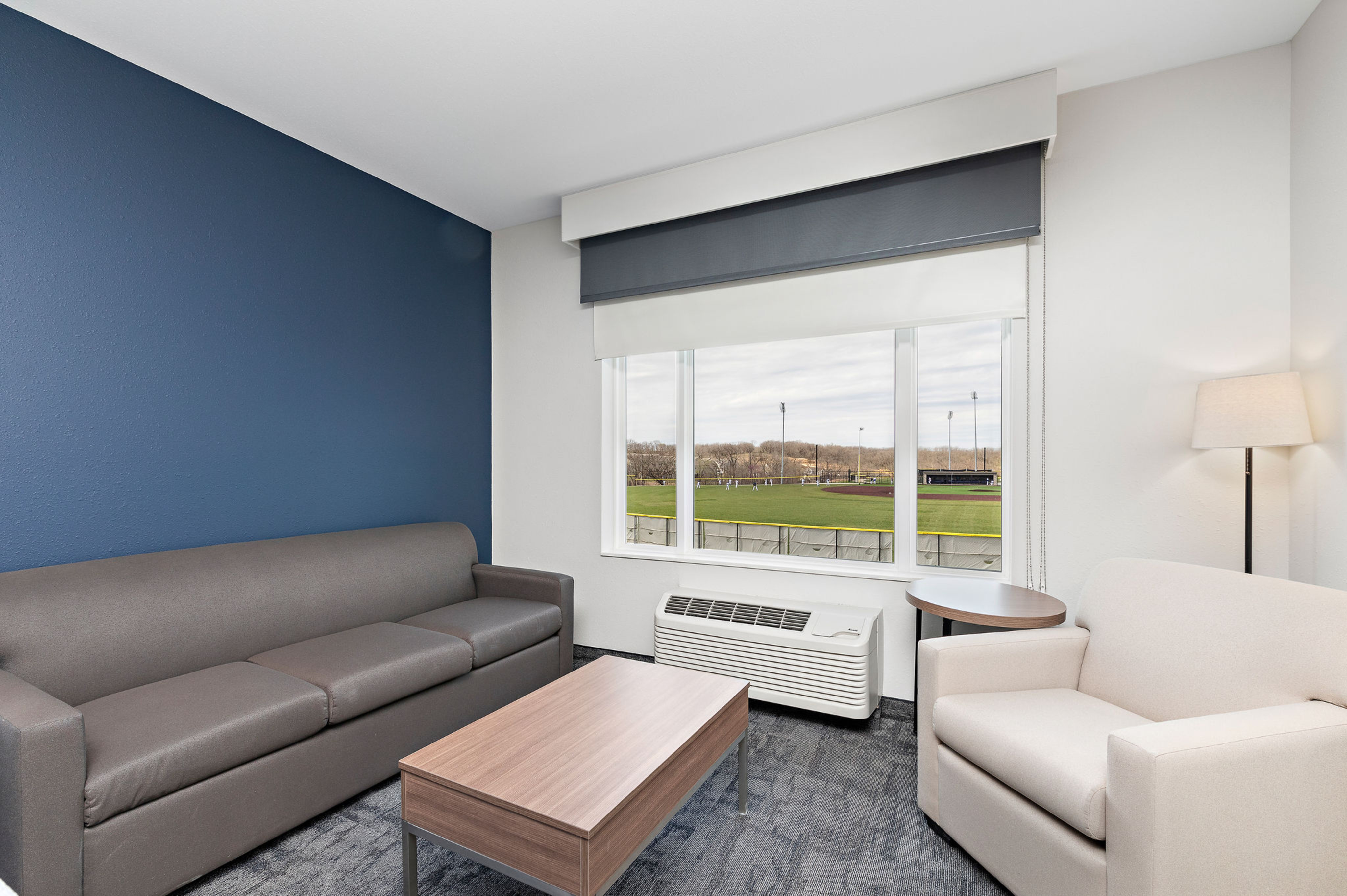 Holiday Inn Express Kansas City North Parkville, an IHG Hotel 30/50