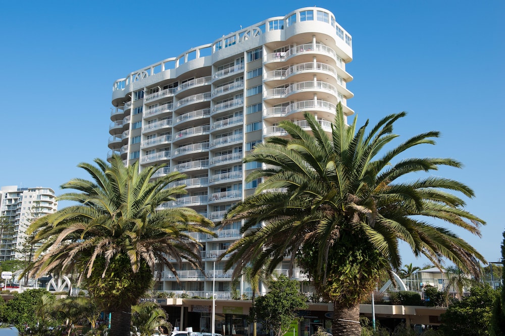 Beachcomber International Resort 10/37