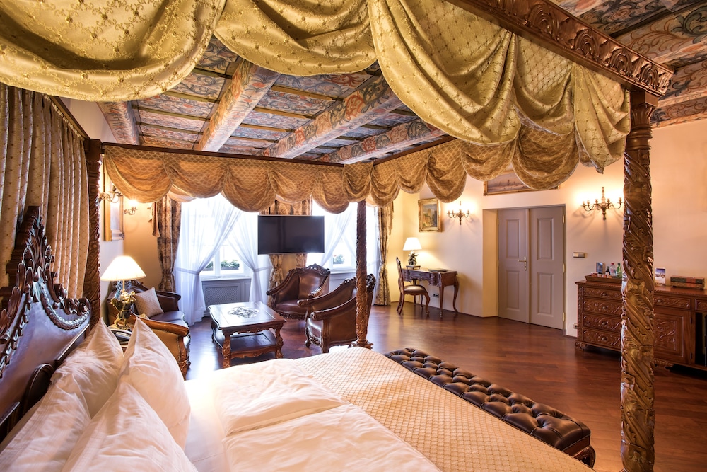 Iron Gate Hotel And Suites 41/71