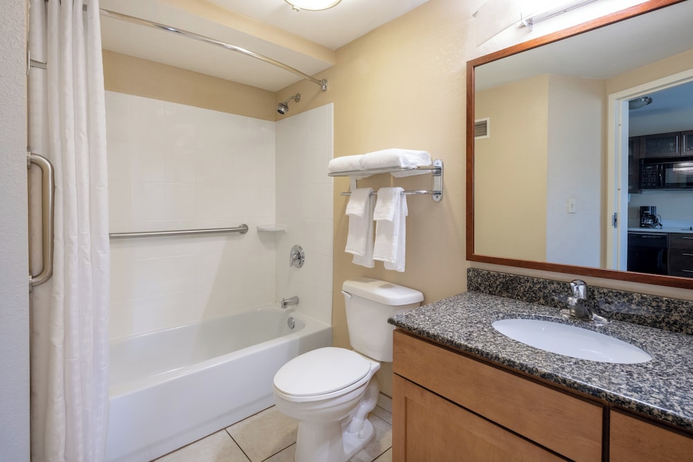 Candlewood Suites Windsor Locks Bradley Arpt 52/56