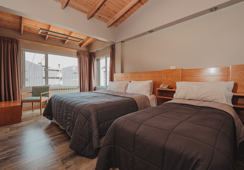 Room, Triple