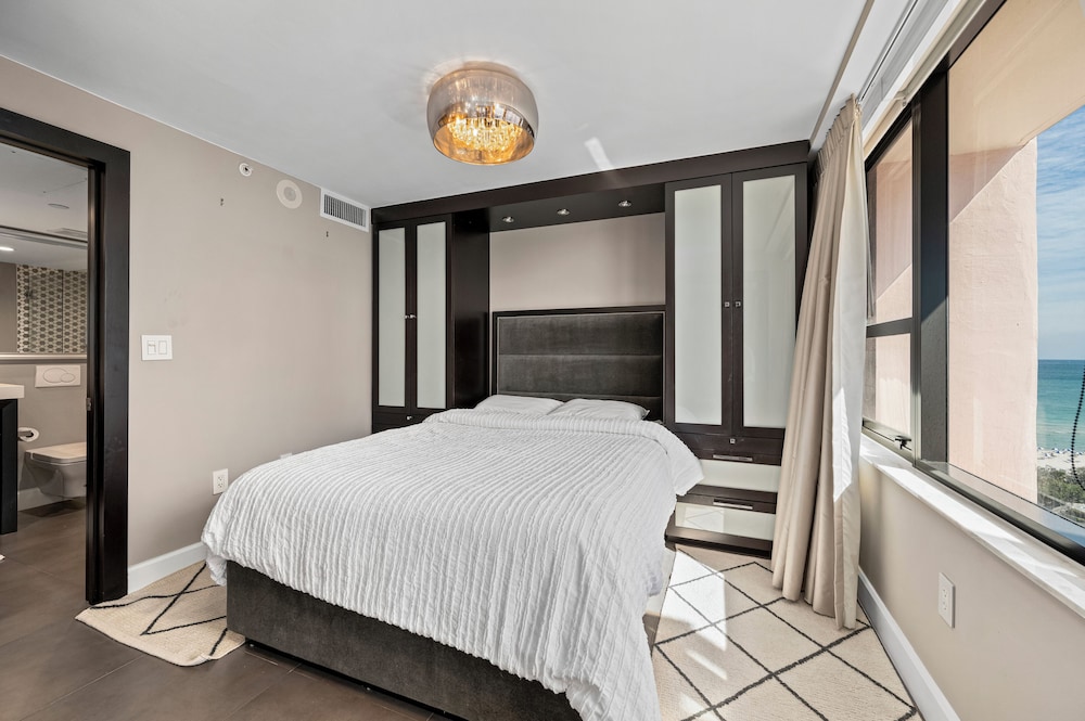 Condo, Resort, Luxury, King and Queen Bed, Beach Front, Sofa