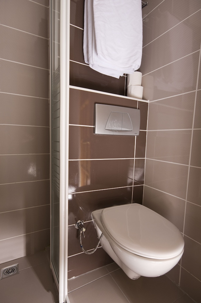 Ciner Hotel 49/50