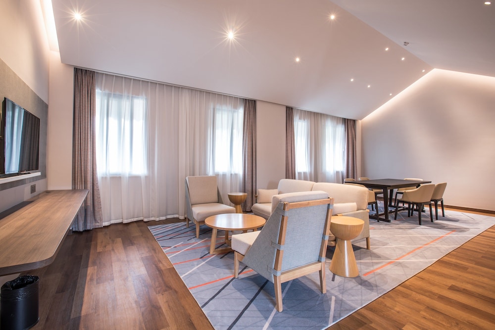 Holiday Inn Express Guizhou Qinglong 39/43