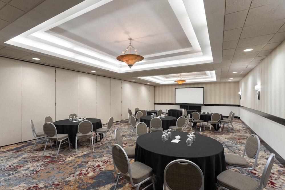 Wyndham Minneapolis South/Burnsville 58/64
