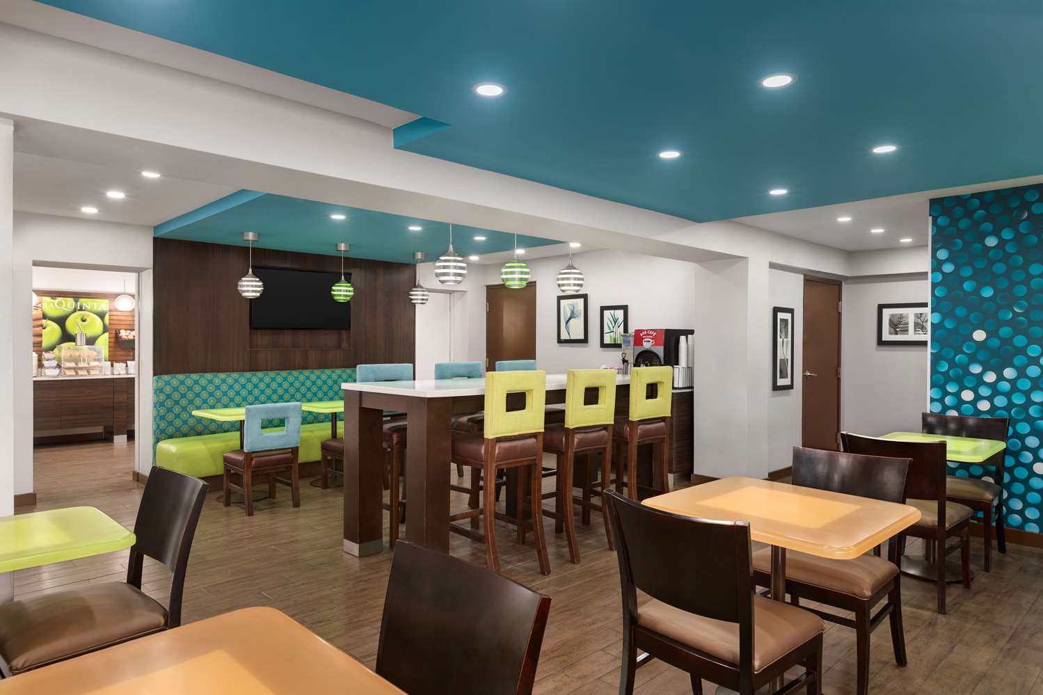 La Quinta Inn & Suites by Wyndham Oceanfront Daytona Beach 14/23