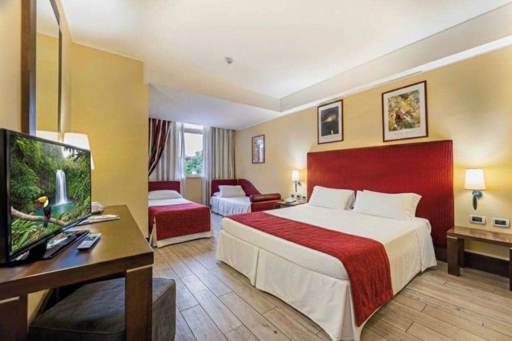 ROOM, QUADRUPLE