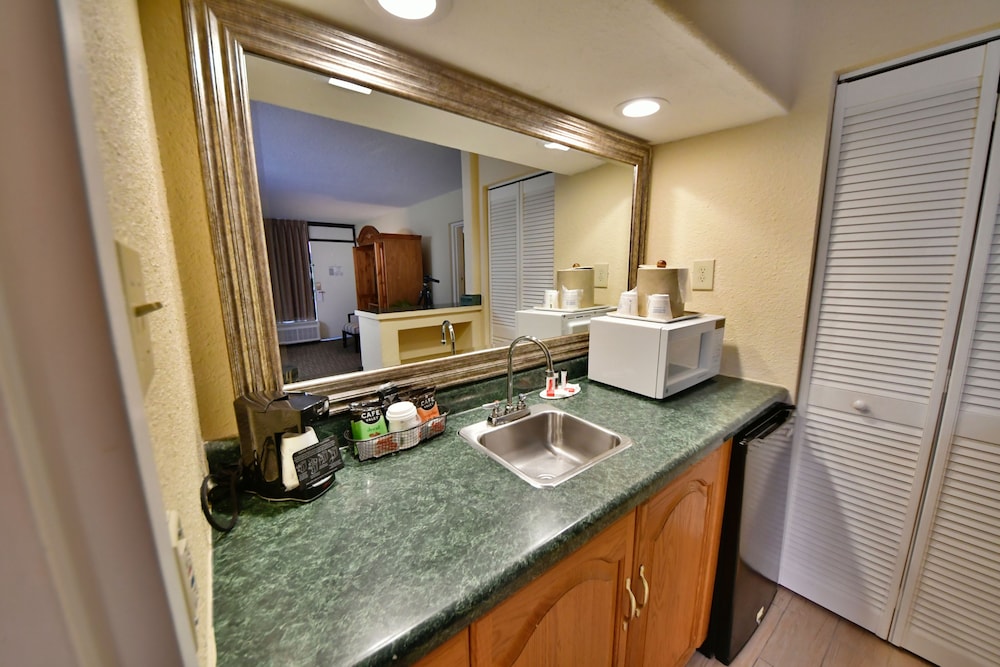 Ramada Hotel & Conference Center By Wyndham Jacksonville 44/59