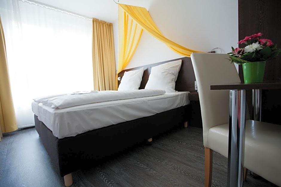 Hotel Kiez Pension Berlin 3/23