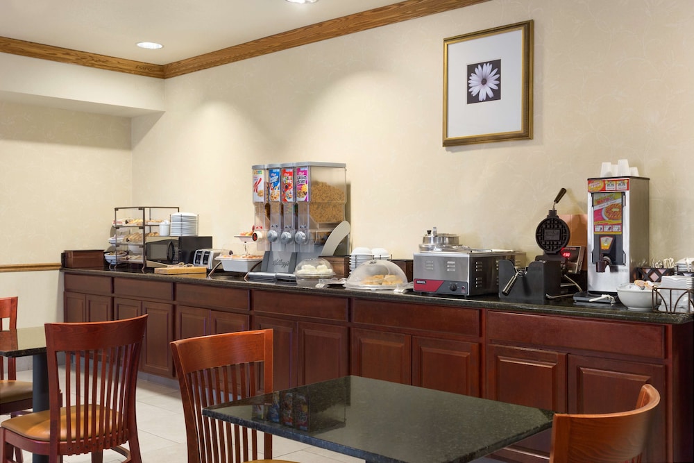 Country Inn & Suites by Radisson, Columbia, MO 35/40