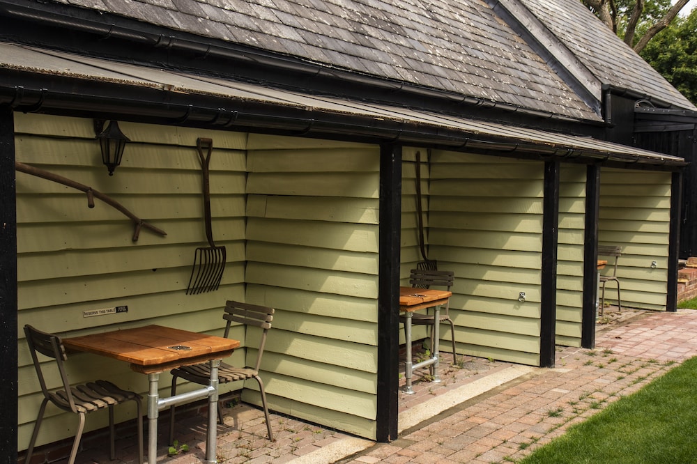 The Black Horse Inn 2/60