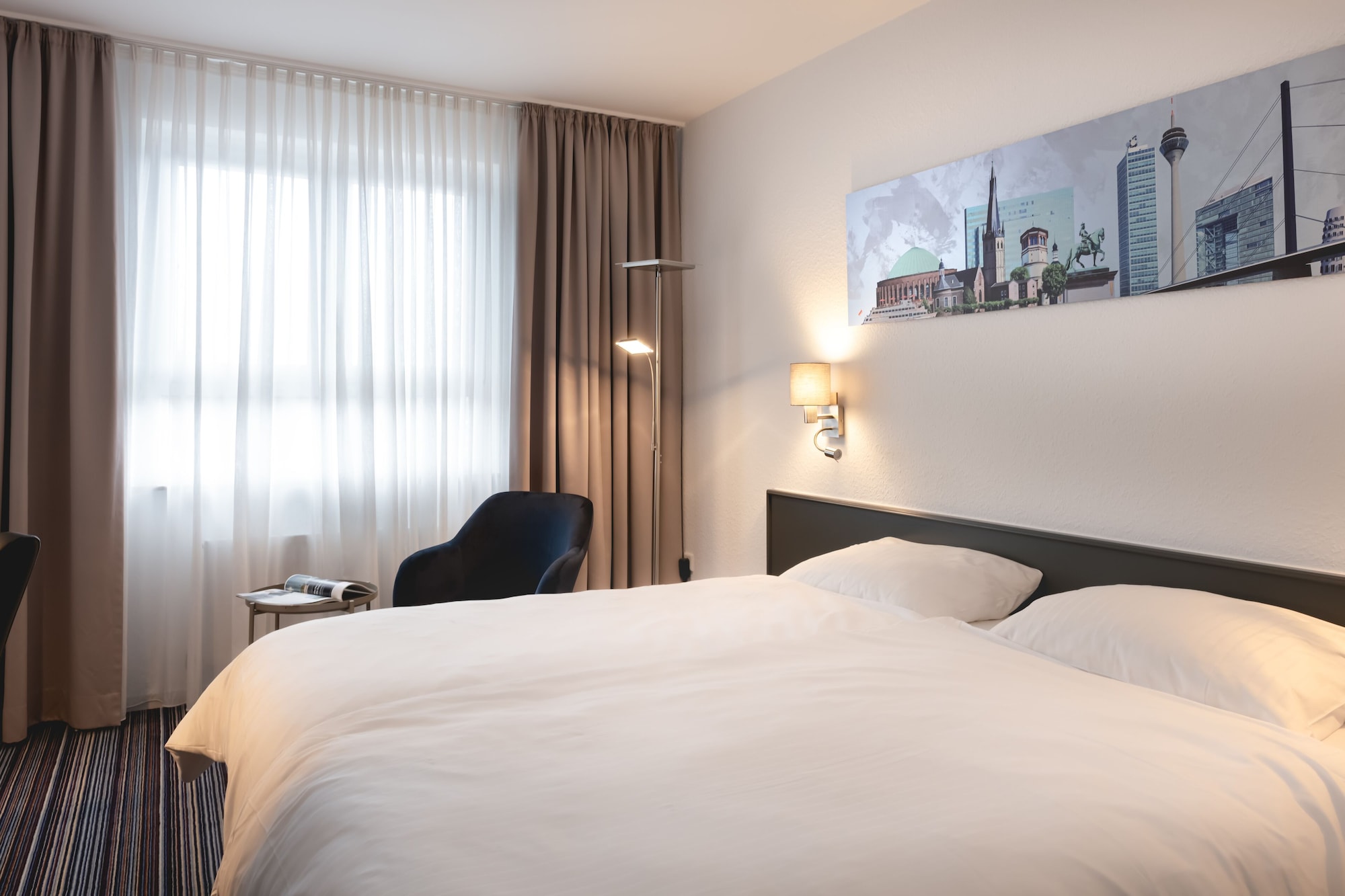 BUSINESS, DOUBLE BED
