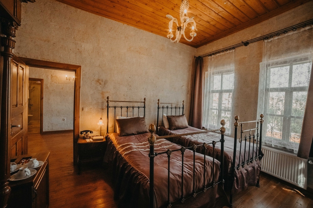 Dere Suites 18/50