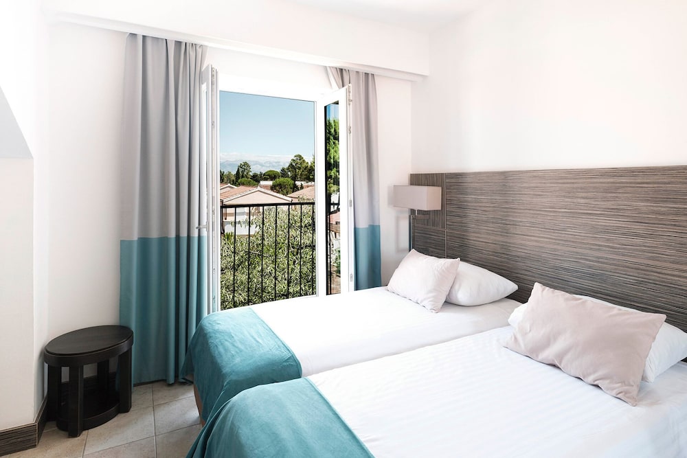 ZATON HOLIDAY RESORT 16/50