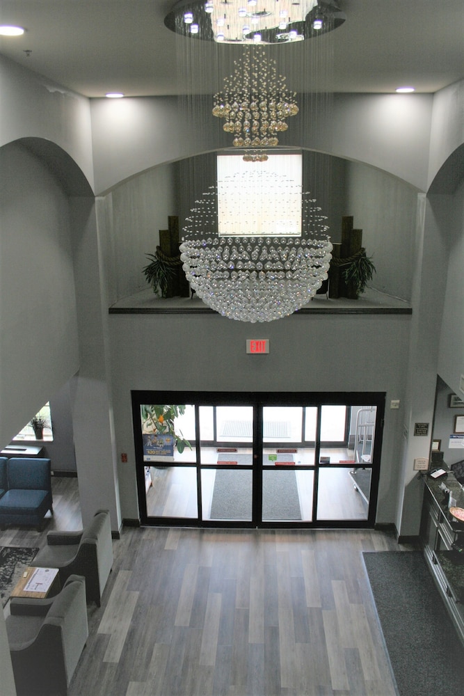 Best Western Plus Lake Dallas Inn & Suites 17/27