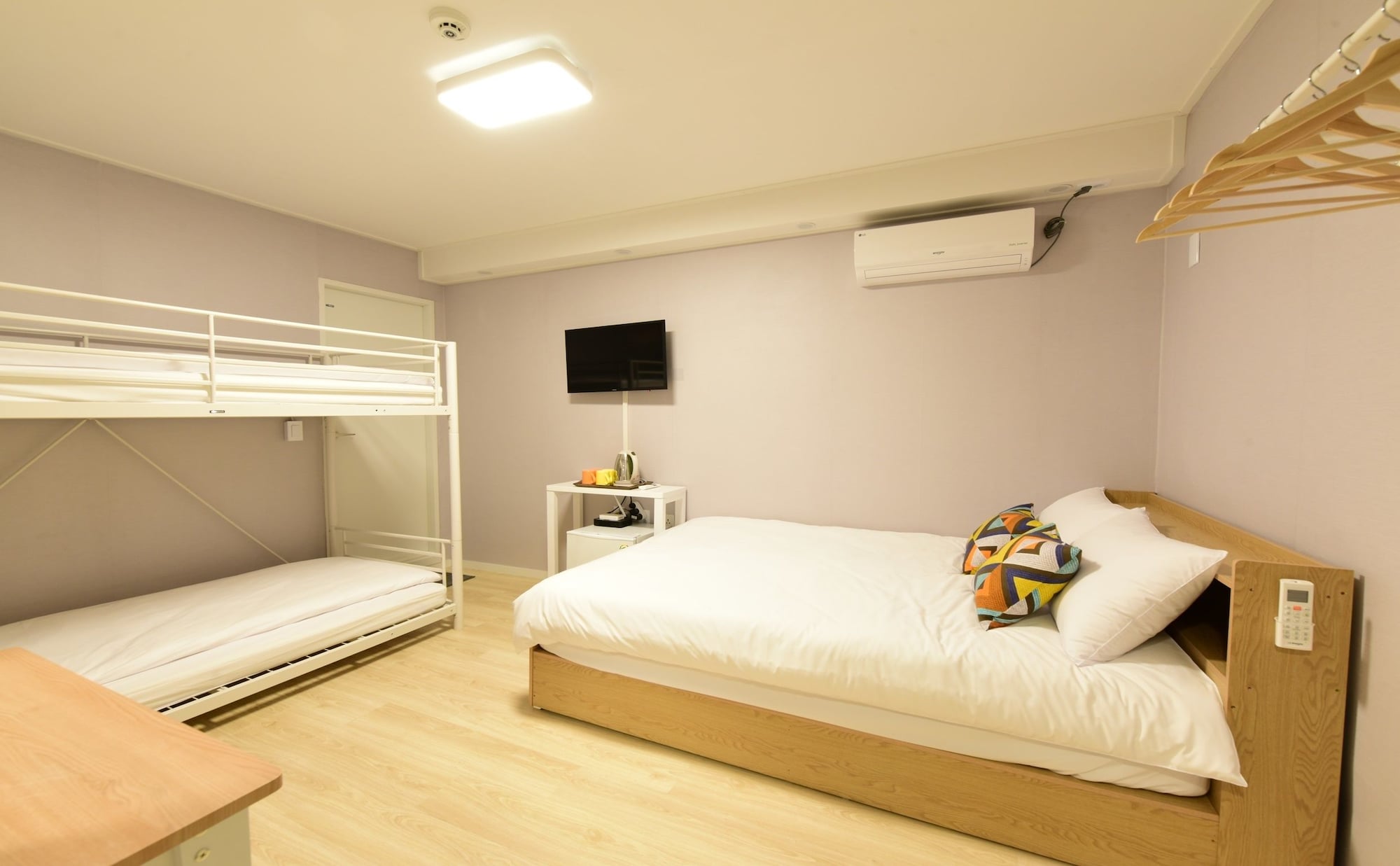 ROOM, QUADRUPLE