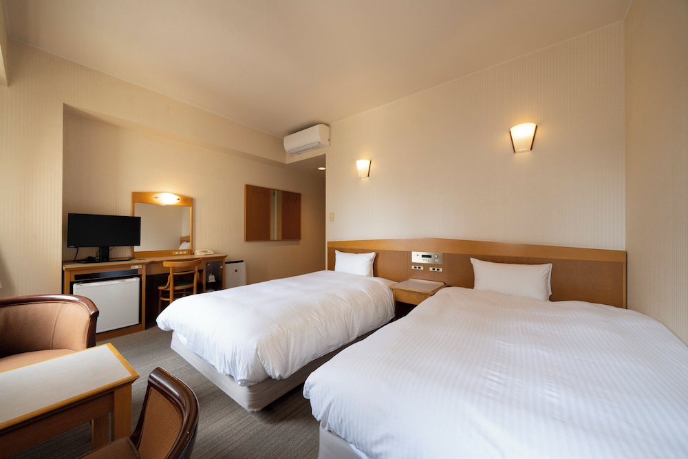 ROOM, TWIN BEDS, SMOKING