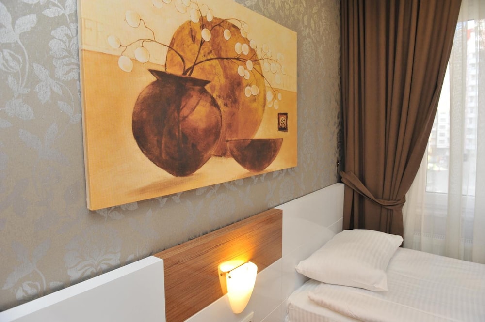 QAMAR PRESTIGE SUITES 27/49