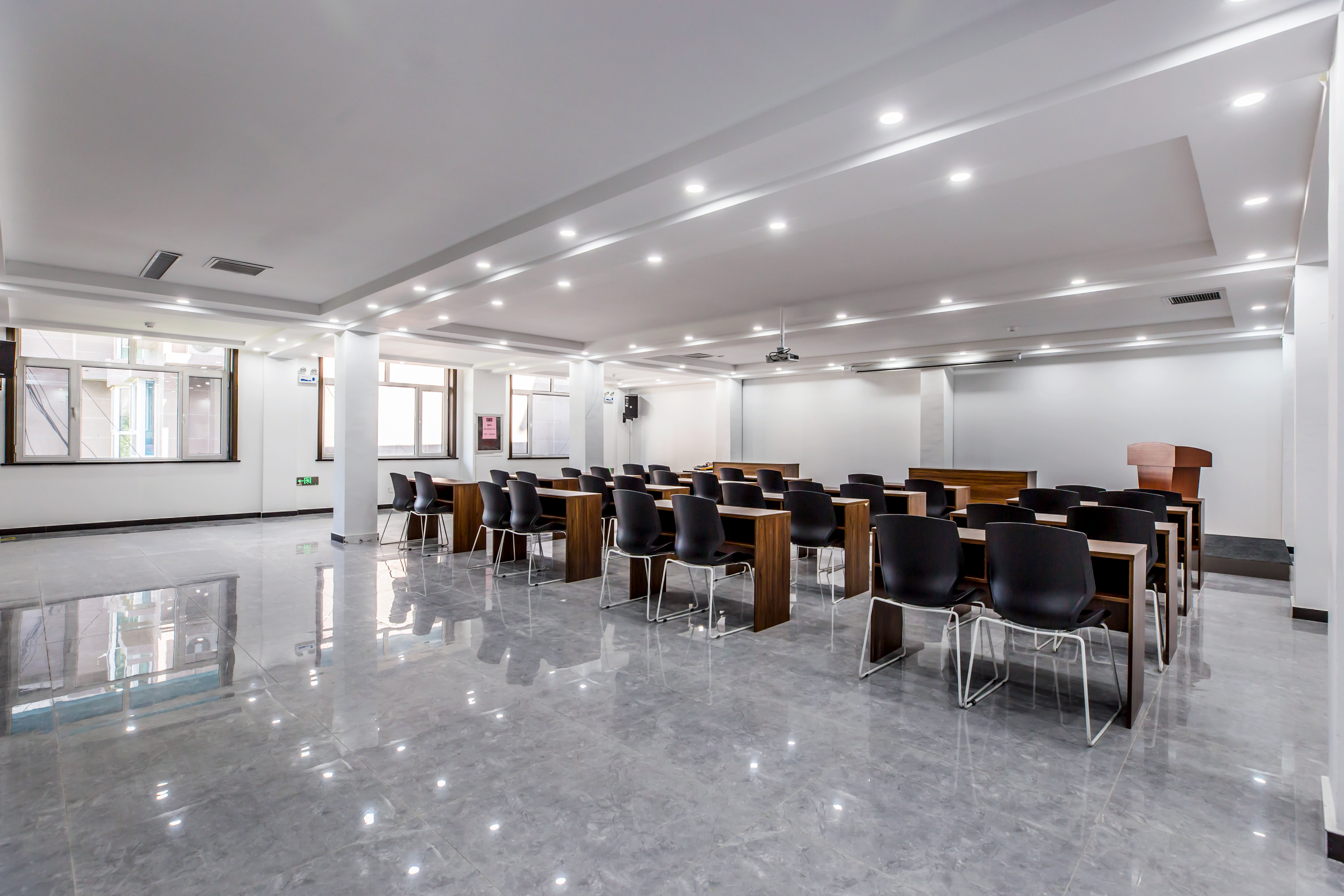 HOLIDAY INN EXPRESS CHENGDE DOWNTOWN 76/86