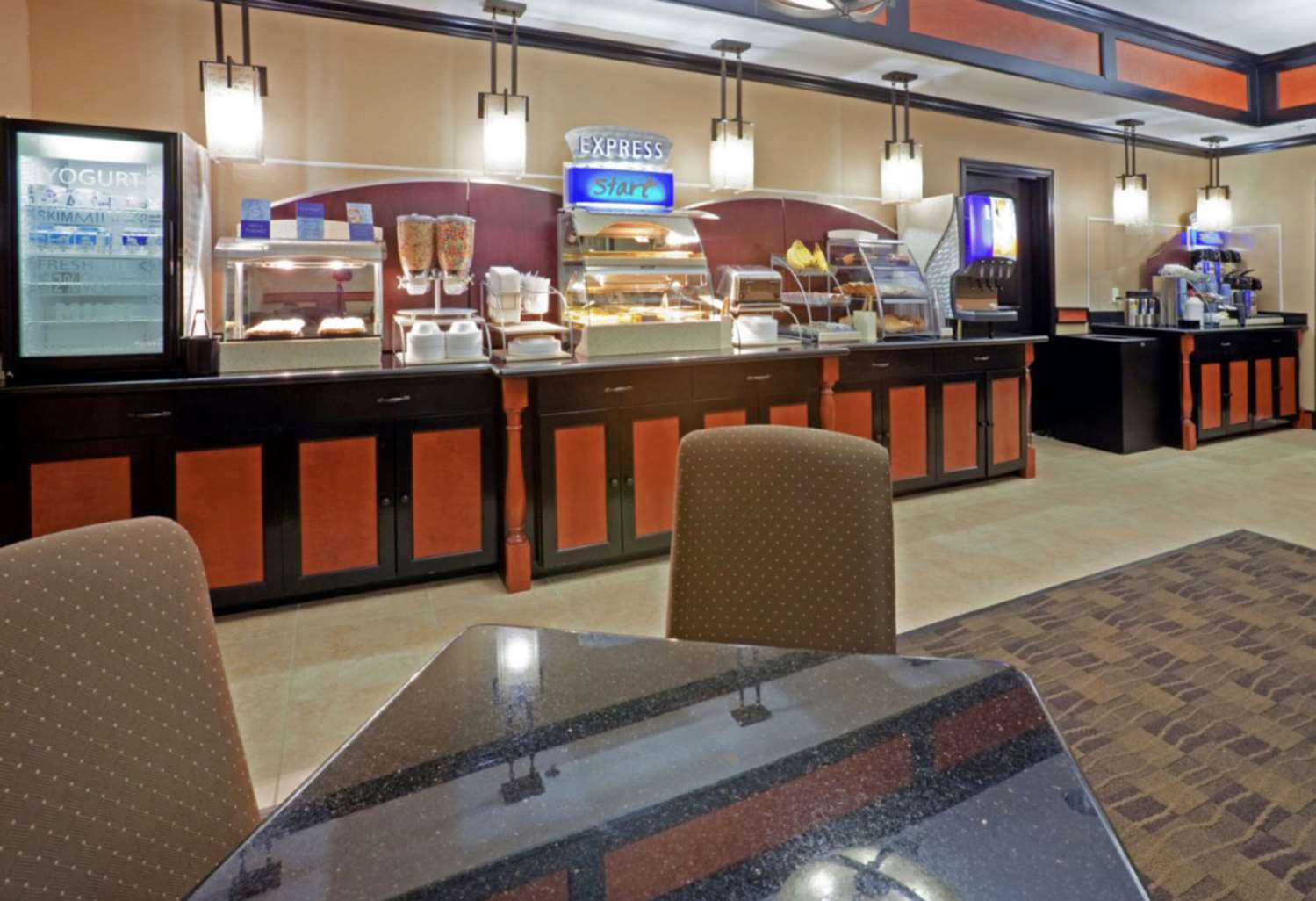 Comfort Inn & Suites Dallas Medical-Market Center 16/23