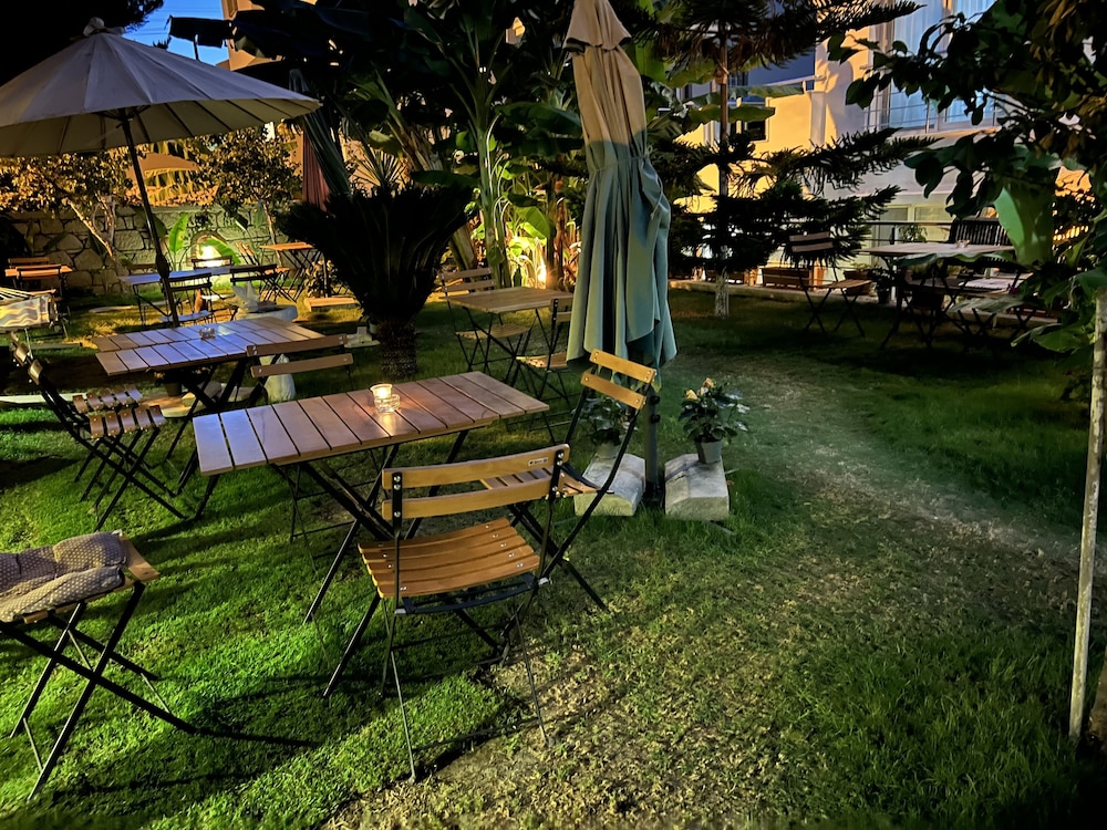 Luna Alacati Hotel 45/47