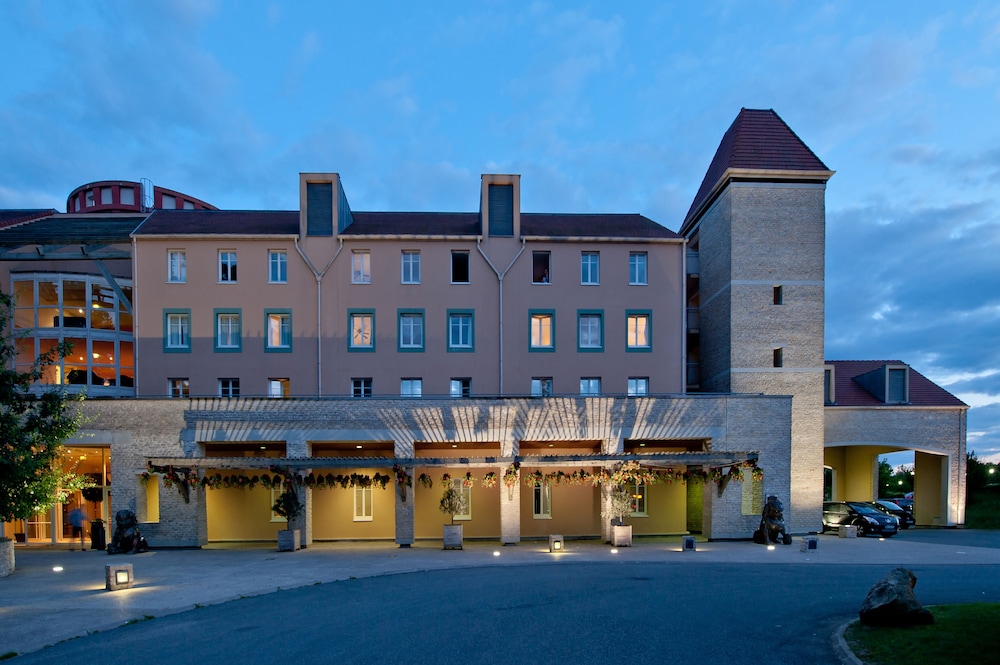 Explorers Hotel in MAGNY-LE-HONGRE